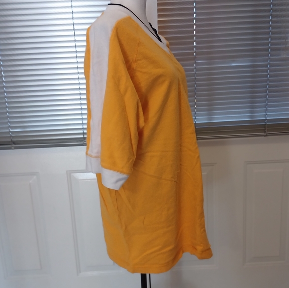 4/$60 Yellow & White Tee - Size Large - Picture 3 of 6